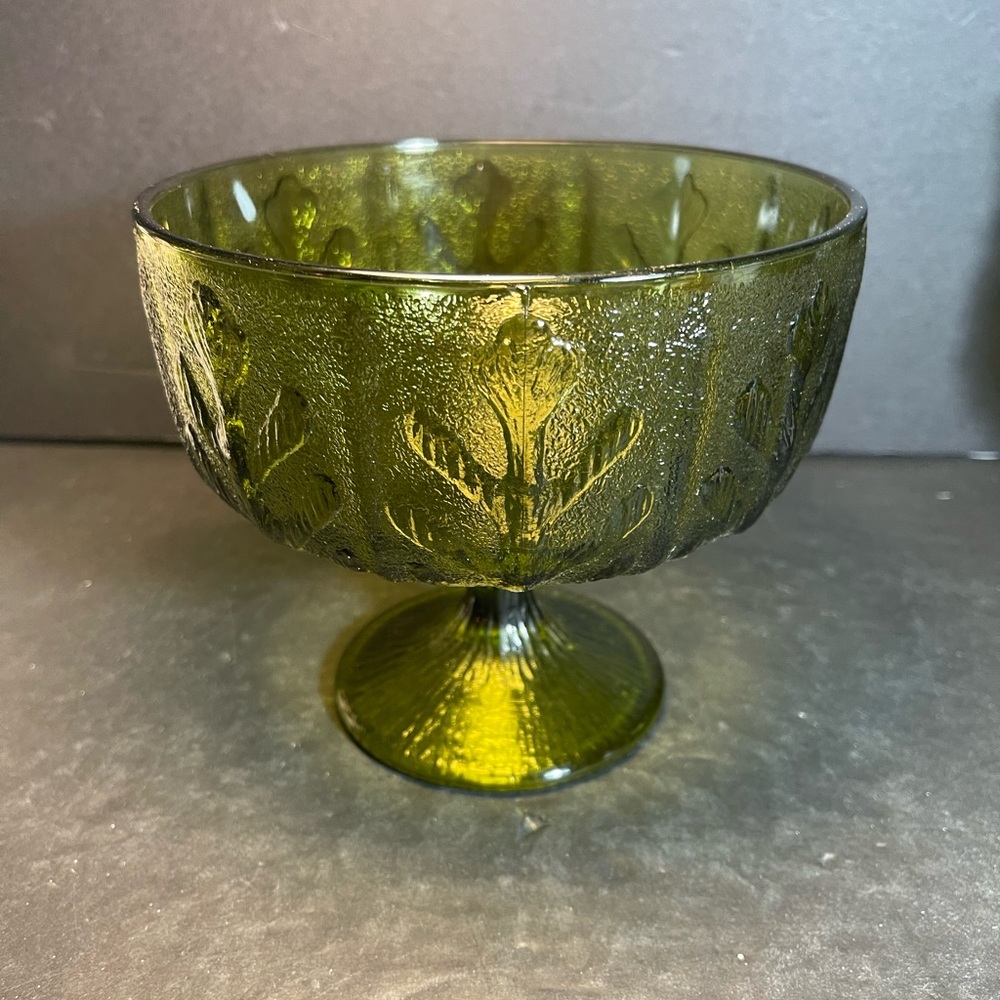 Vtg FTD 1970’s Avocado Green Glass Footed Candy Dish -Oak Leaf Pattern T80